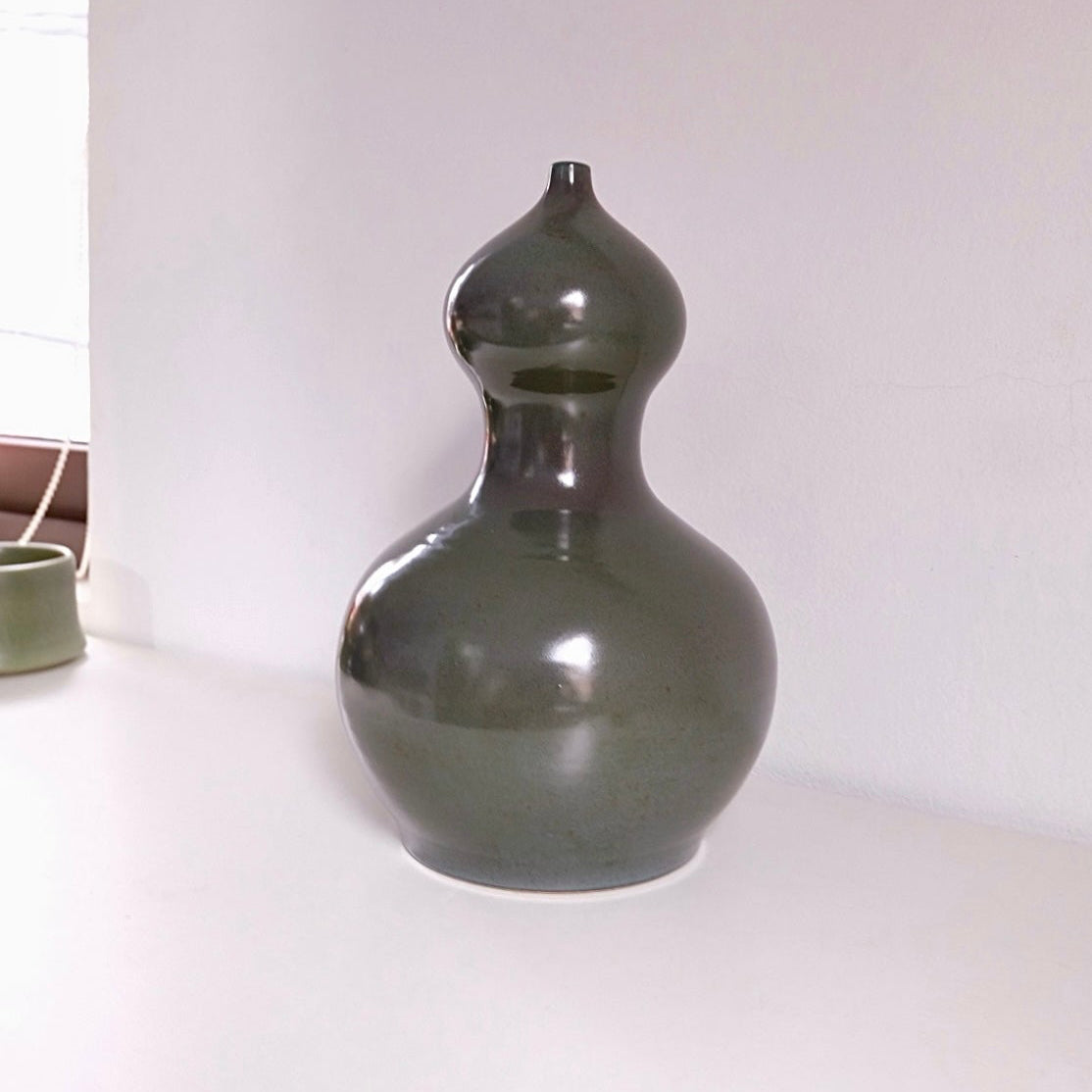 The Vase H33